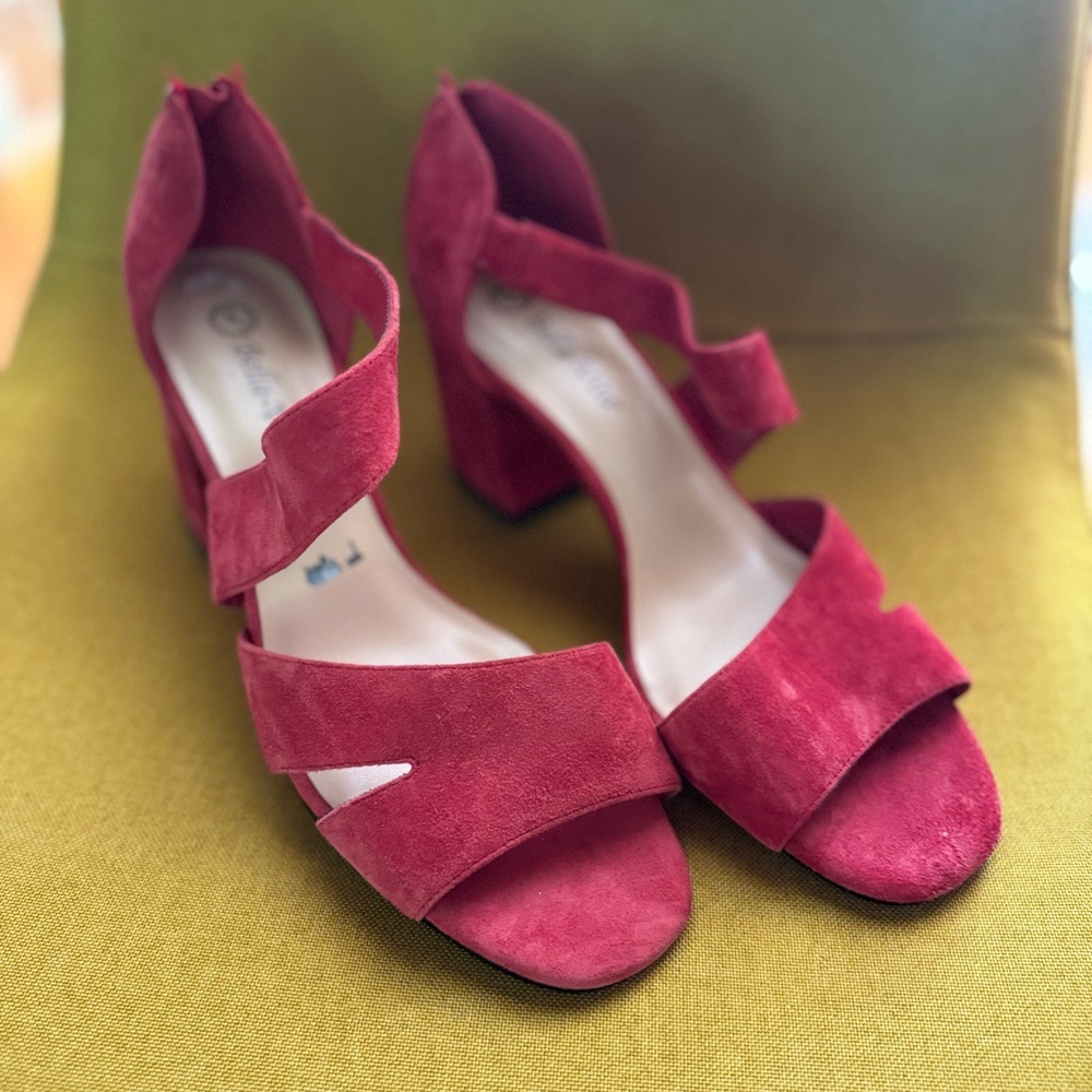 Sophisticated Red Suede Heels with Scalloped Edge